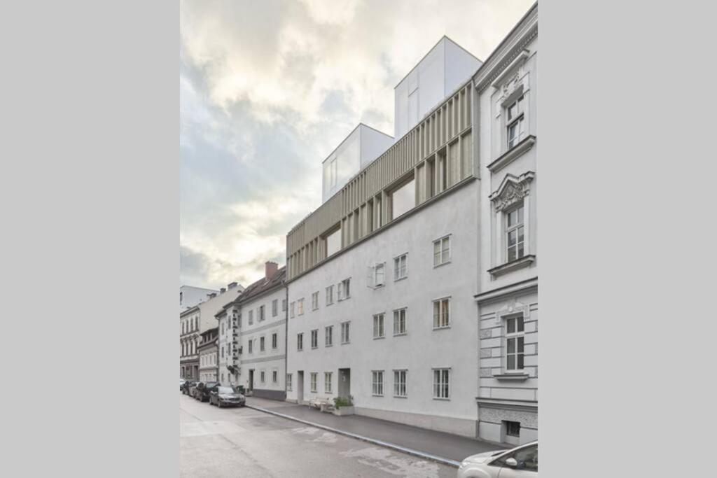 Stilvoll Und Luftig Im Herzen Von Линц Екстериор снимка